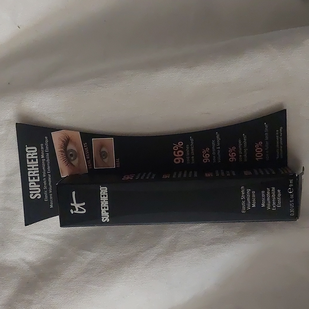 IT Cosmetics superhero elastic stretch volumizing mascara